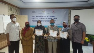<strong>FAKULTAS TEKNIK UNWIR BERPERAN ISI MATERI DALAM </strong><strong>PELATIHAN VOCATIONAL DIGITALISASI PRODUK UKM</strong>