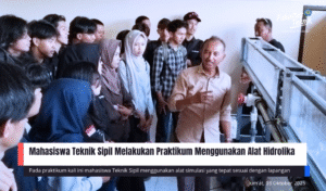 Mahasiswa Teknik Sipil Melakukan Praktikum Menggunakan Alat Hidrolika